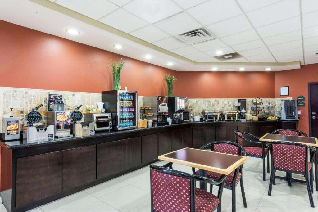 Wingate By Wyndham Lake Charles Casino Area Exteriör bild
